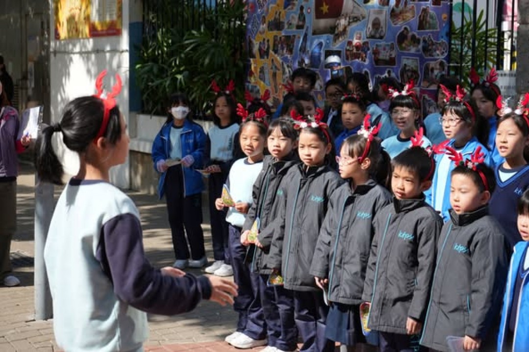 報佳音送祝福，聖誕喜悅滿城